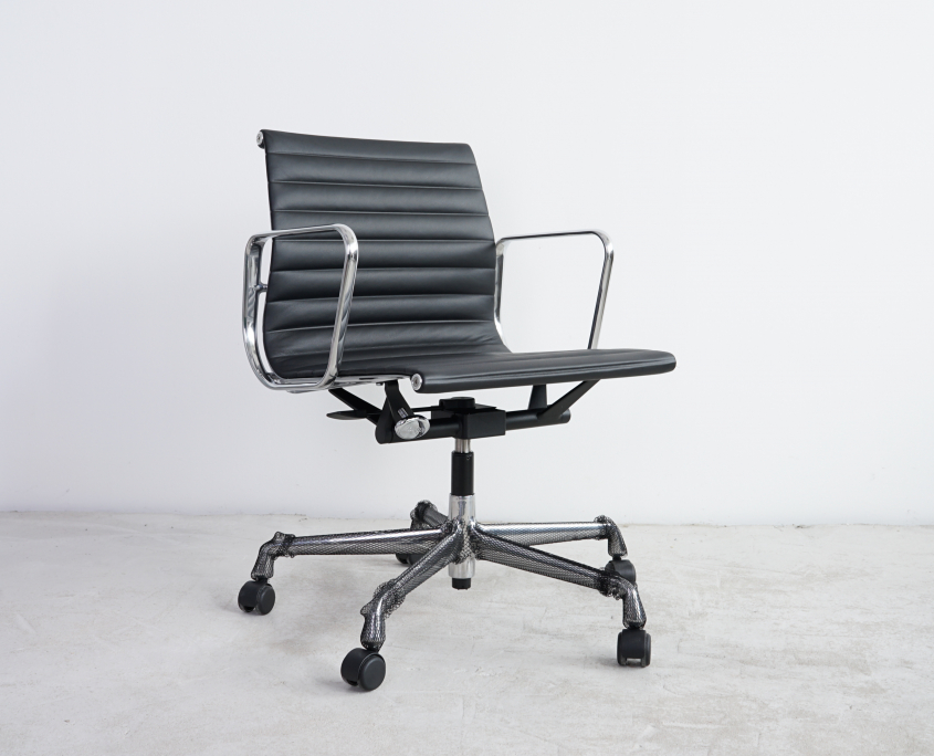 Vitra Alu Chair Modell EA117 Leder Nero