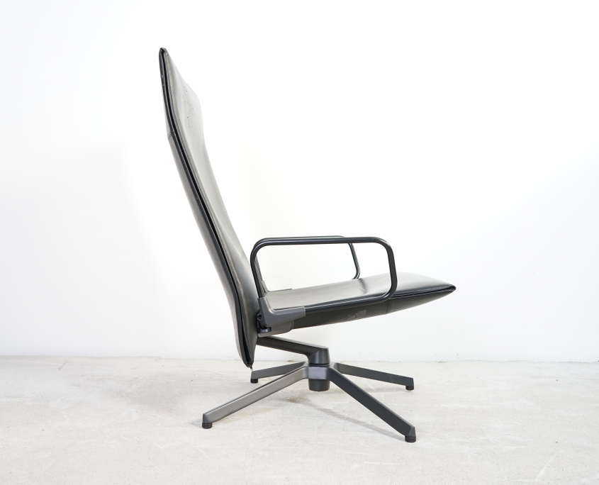 Pilot Chair Knoll International by Edward Barber and Jay Osgerby