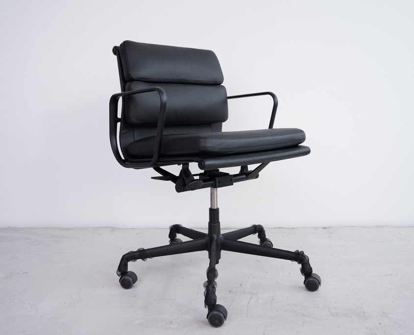 Vitra Soft Pad Alu Chair EA217 Black