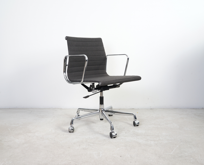 Vitra Alu Chair EA117 Hopsak Moorbraun